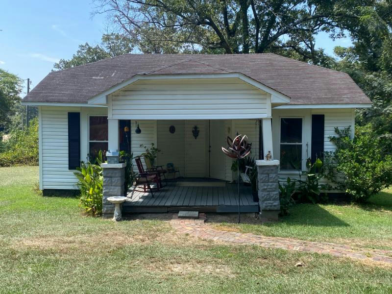 302 N SEGARS ST, FULTON, MS 38843, photo 1 of 17